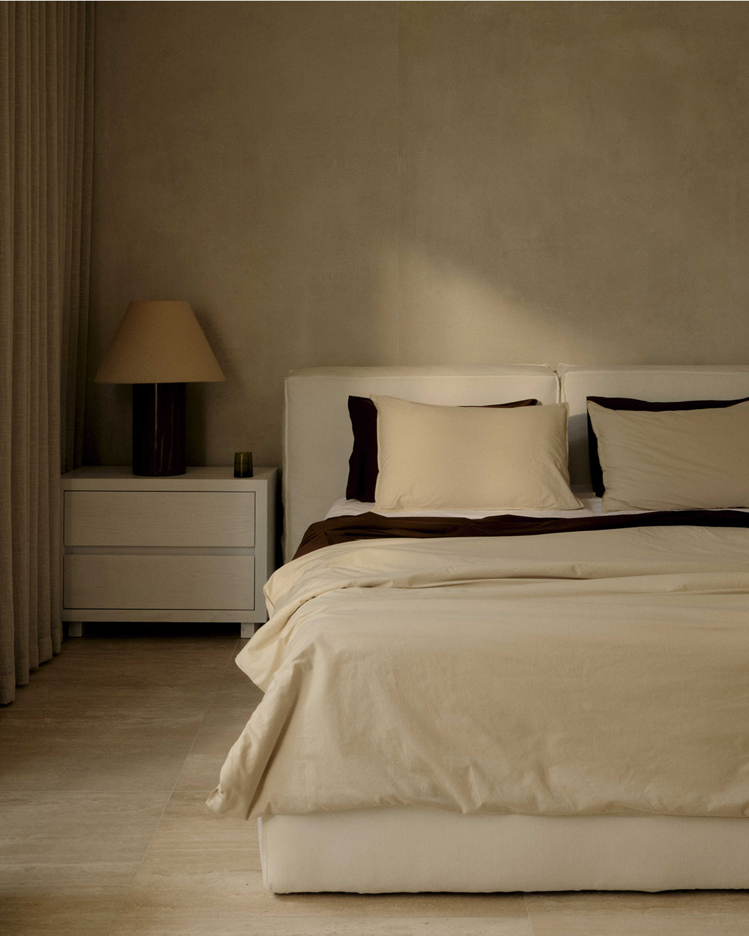 <p>Contemporary design that is the perfect bedhead for a modern casual bedroom escape.</p>