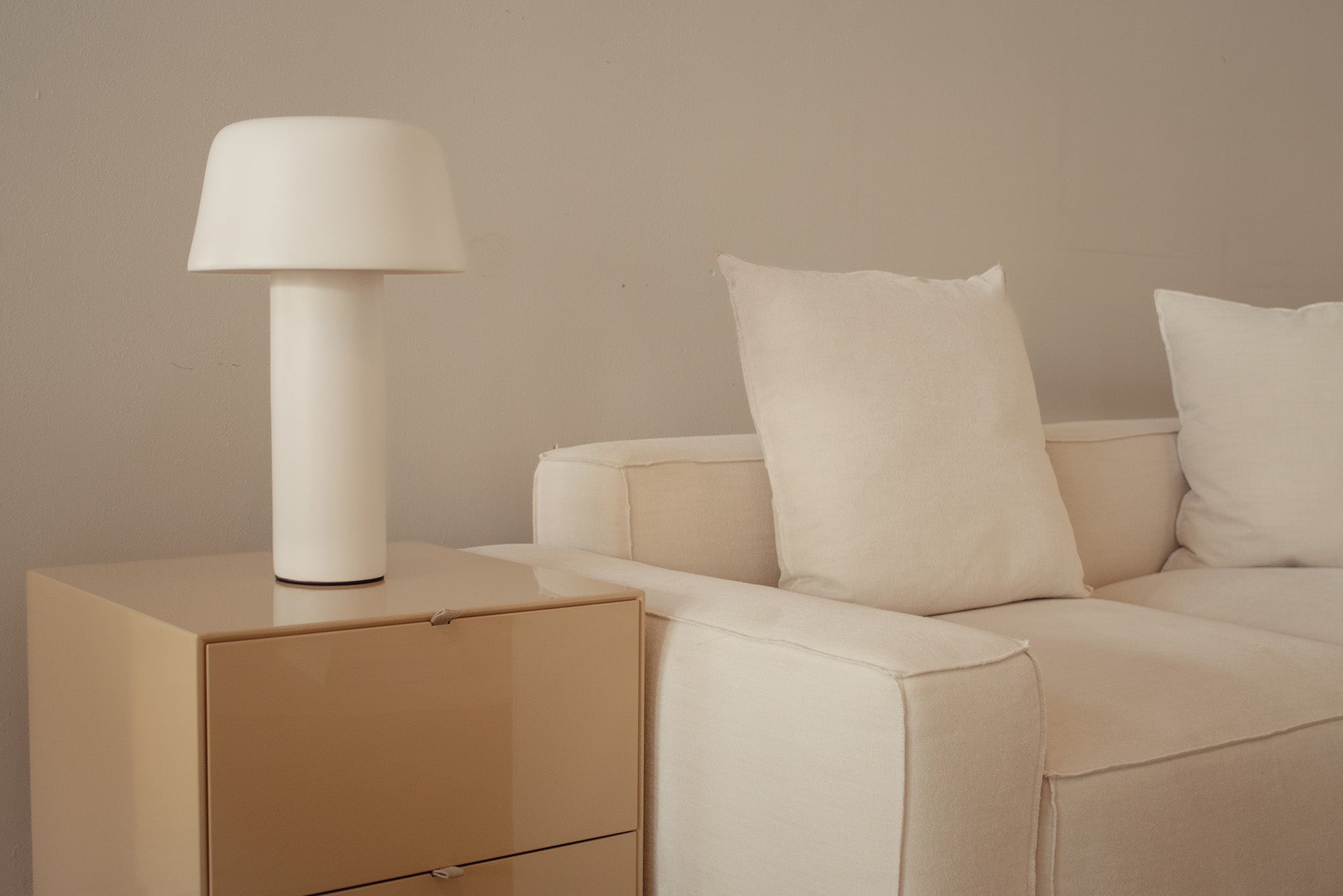 Blanc Stellara Table Lamp