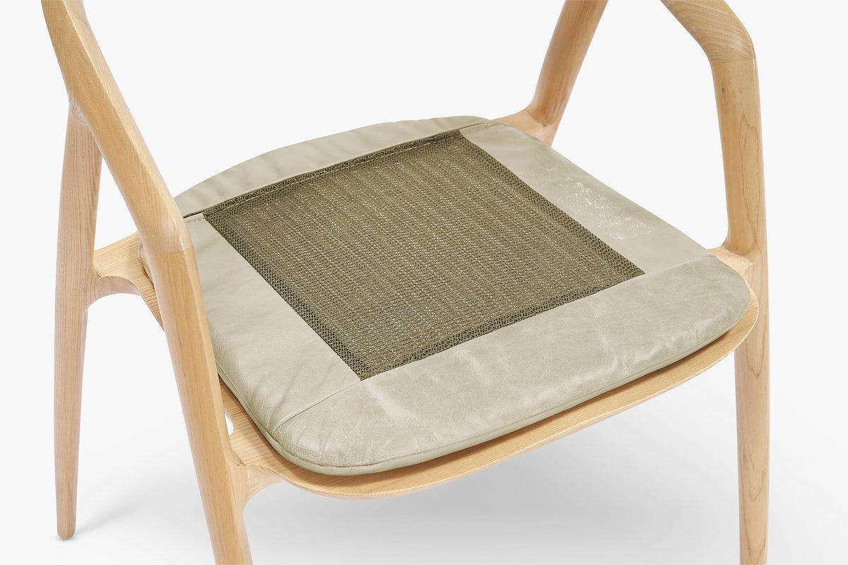 Back details of the maki seat pad.