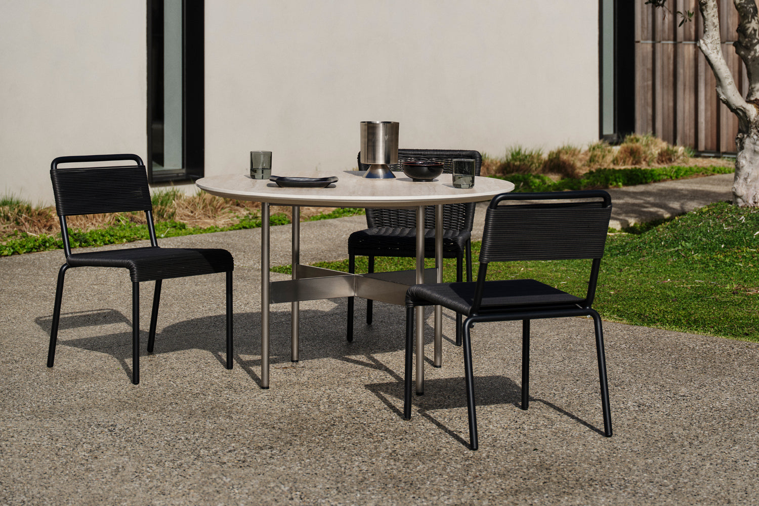 Outdoor Maive Round Dining Table