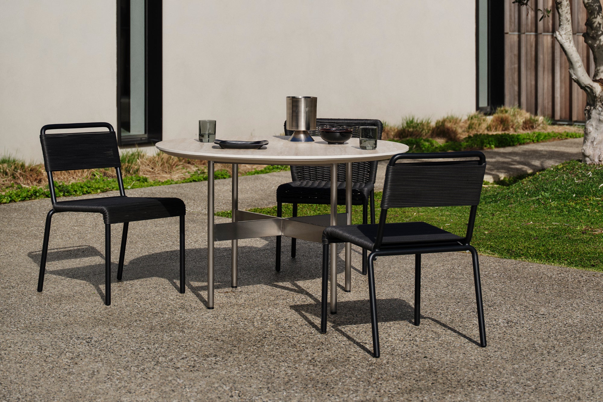 Outdoor Maive Round Dining Table