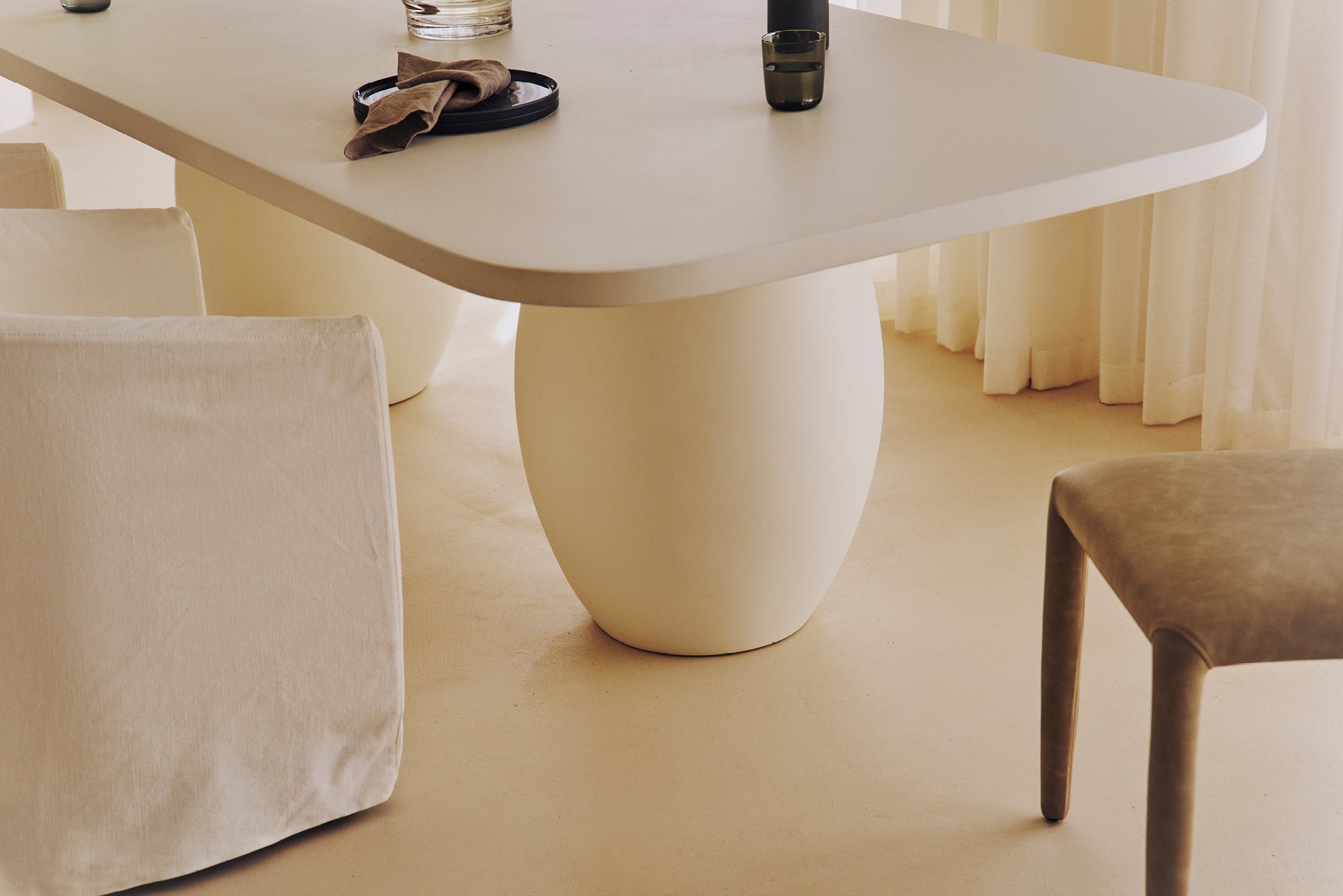 Olay Rectangular Dining Table