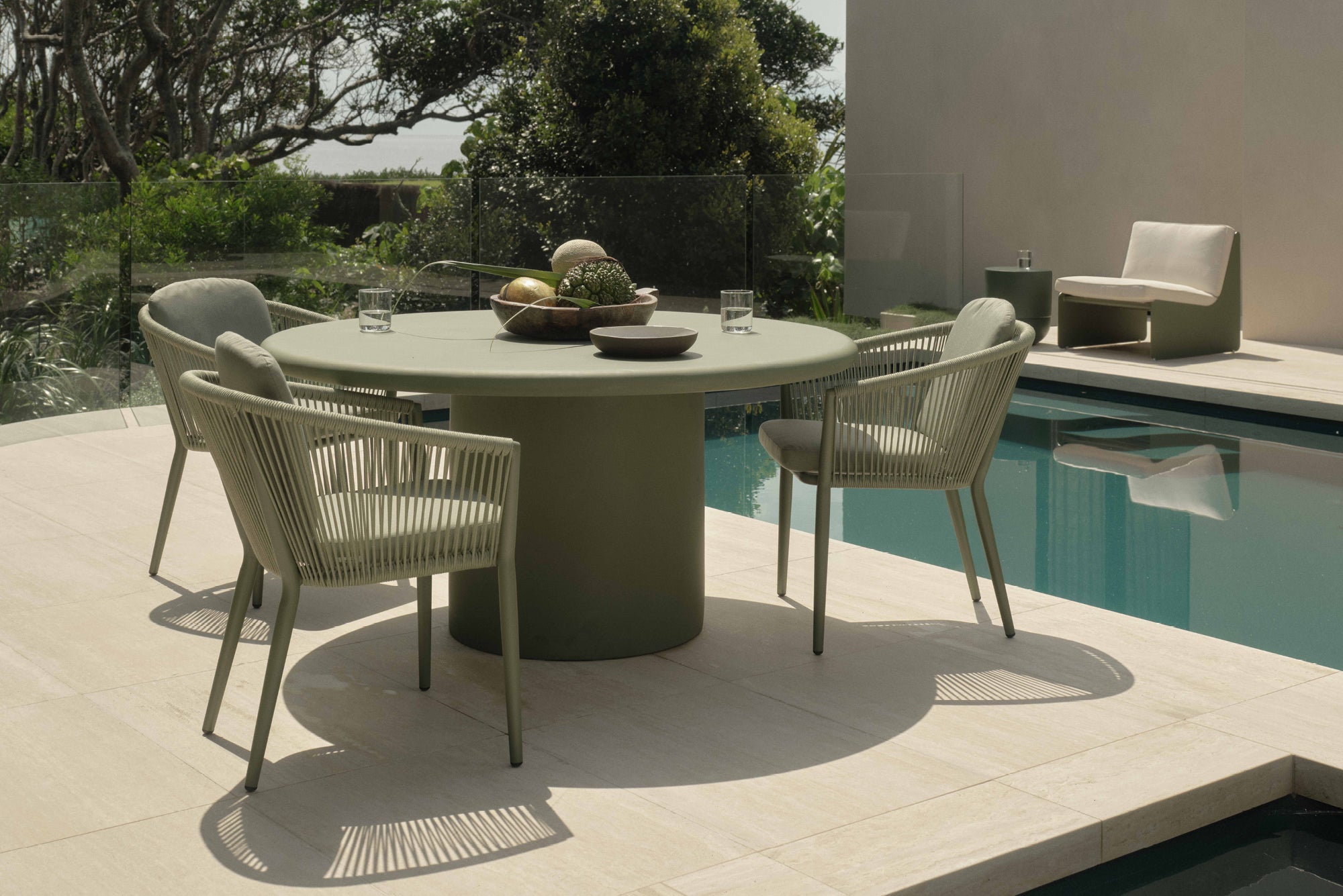 Outdoor Jean De Round Dining Table