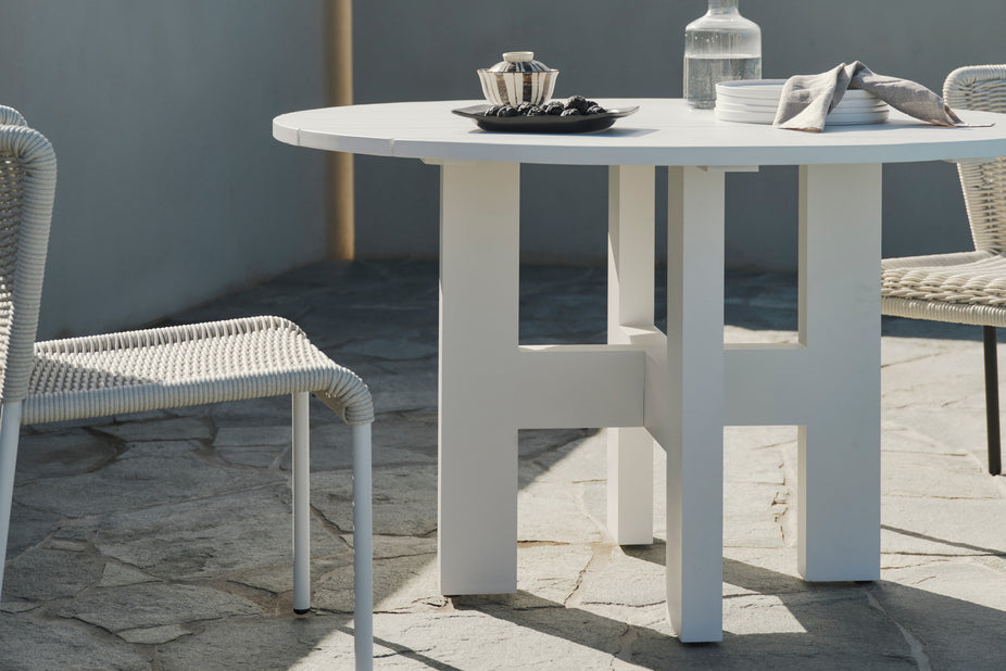 Outdoor Johnny Round Dining Table