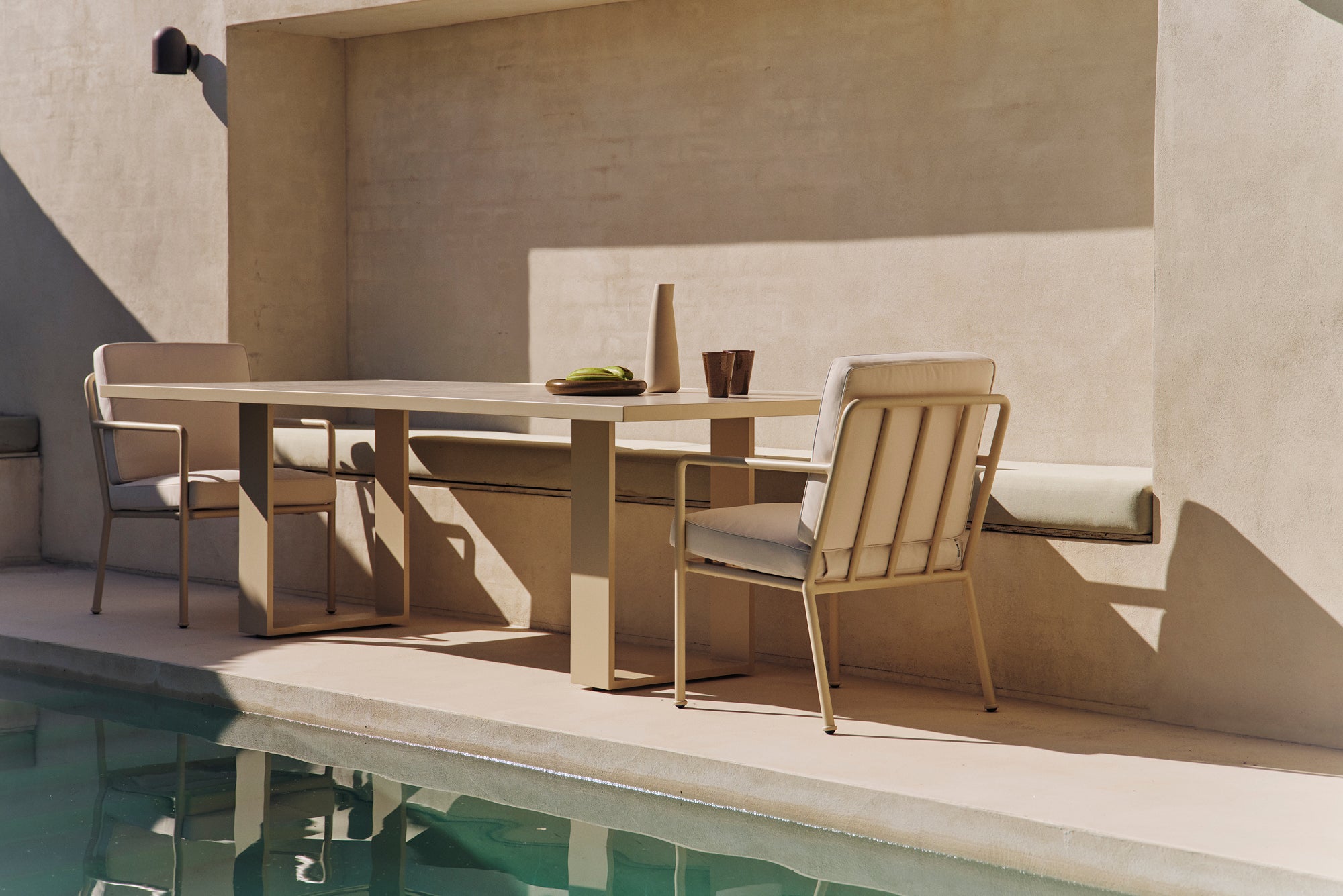 Outdoor Bond Rectangular Dining Table