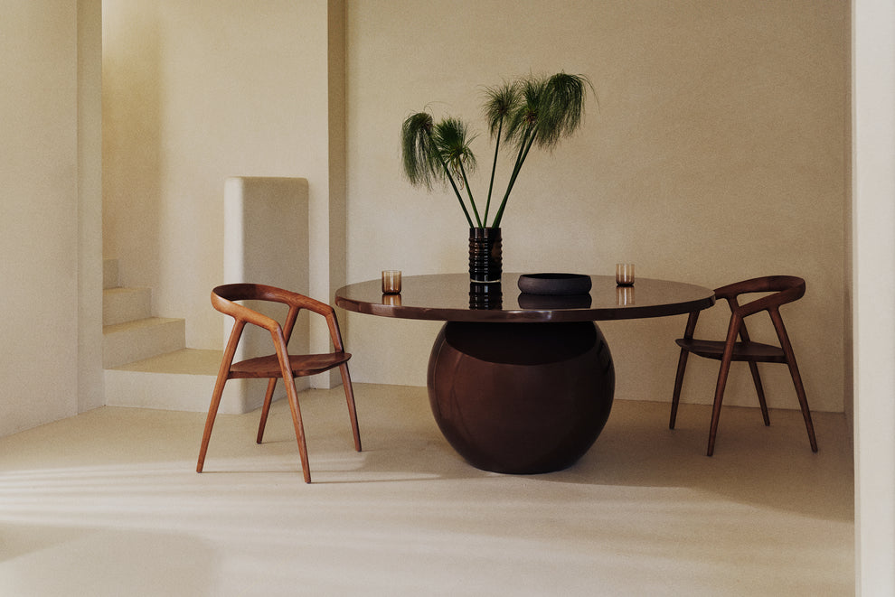 Olay Round Dining Table