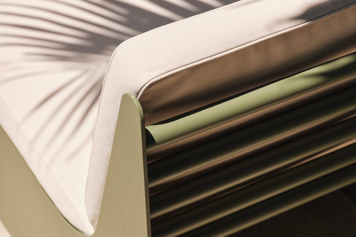 Outdoor Dougie Lounge Chair