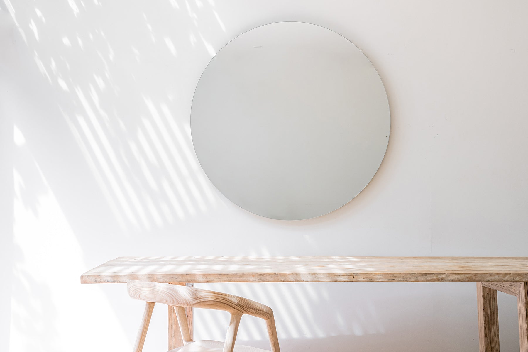 round wall mirror 