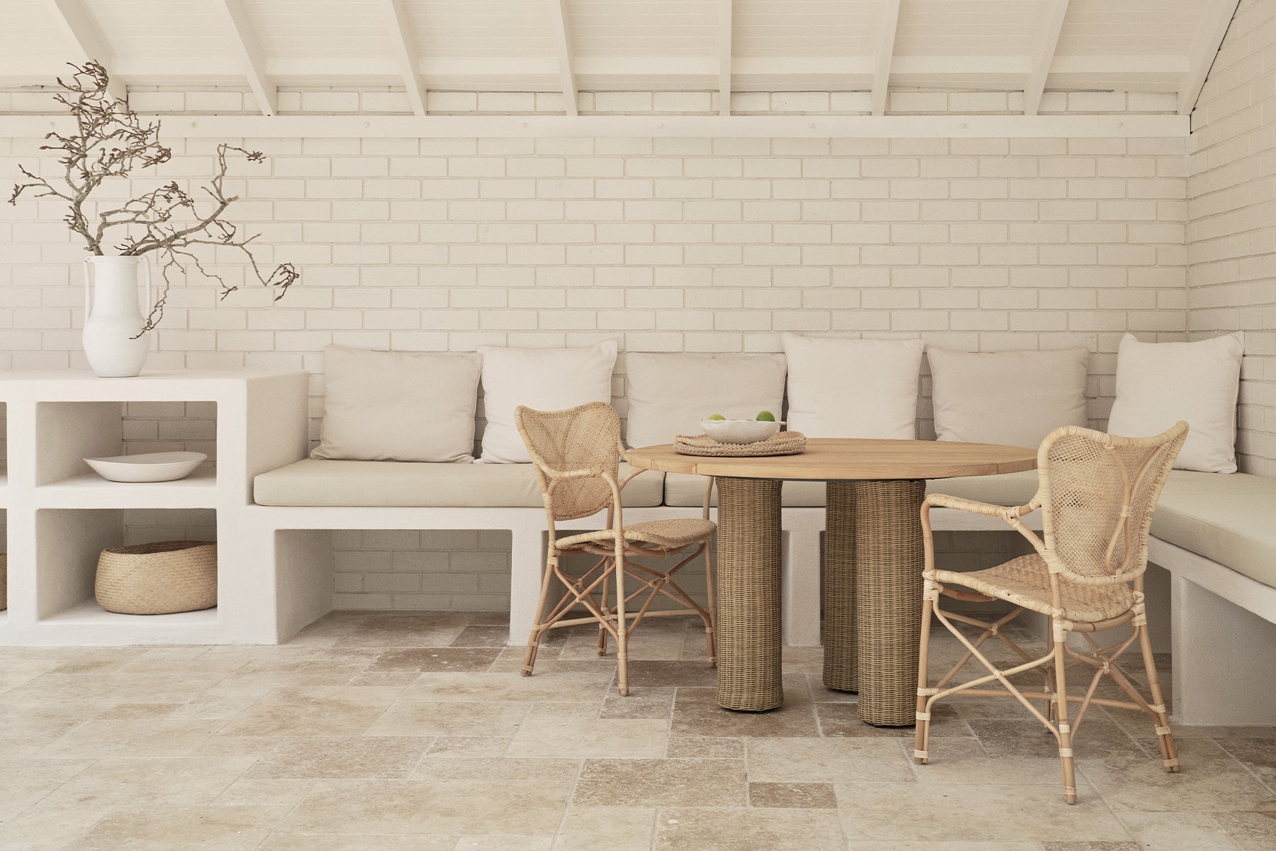 Outdoor Banga Round Dining Table