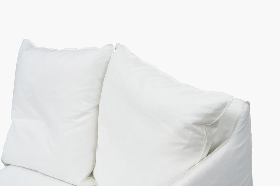 Moe Loveseat